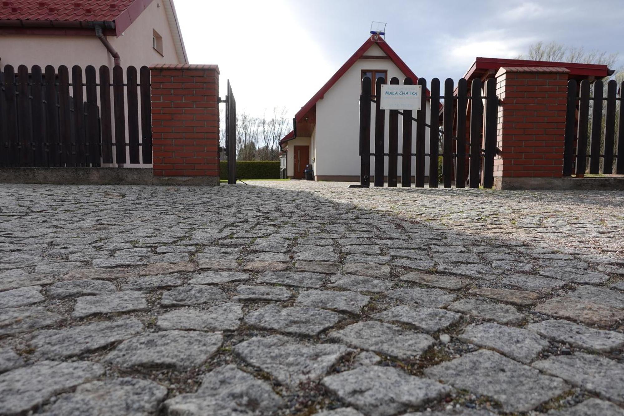 Mala Chatka Caloroczny Domek Krzeszow  Kültér fotó