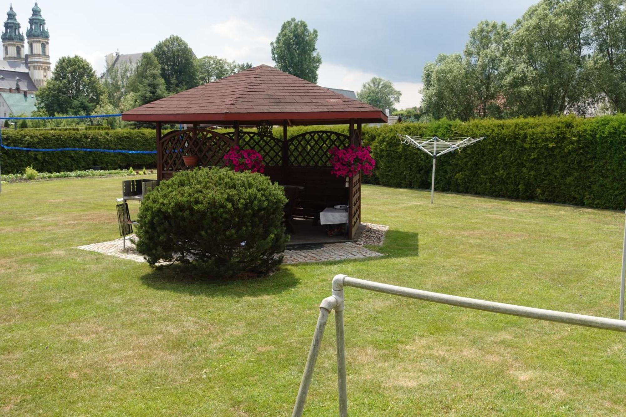 Mala Chatka Caloroczny Domek Krzeszow  Kültér fotó